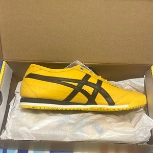 Onitsuka tiger sports shoes size 6 1/2 men size 8 women brand new